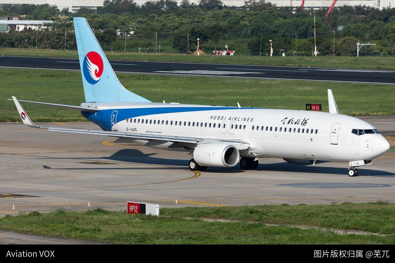河北航空 Boeing737-800