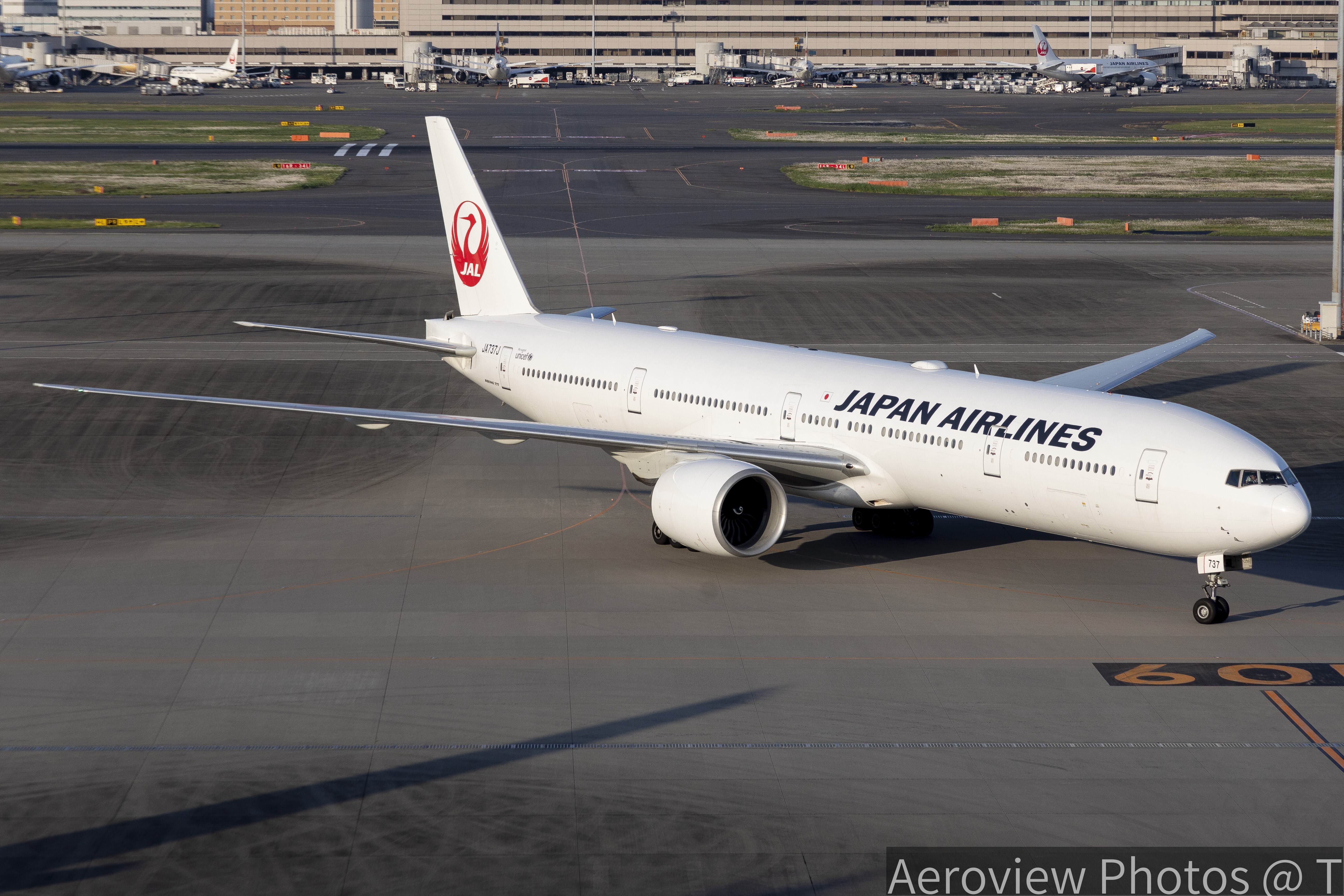 JAL Boeing 777-346ER