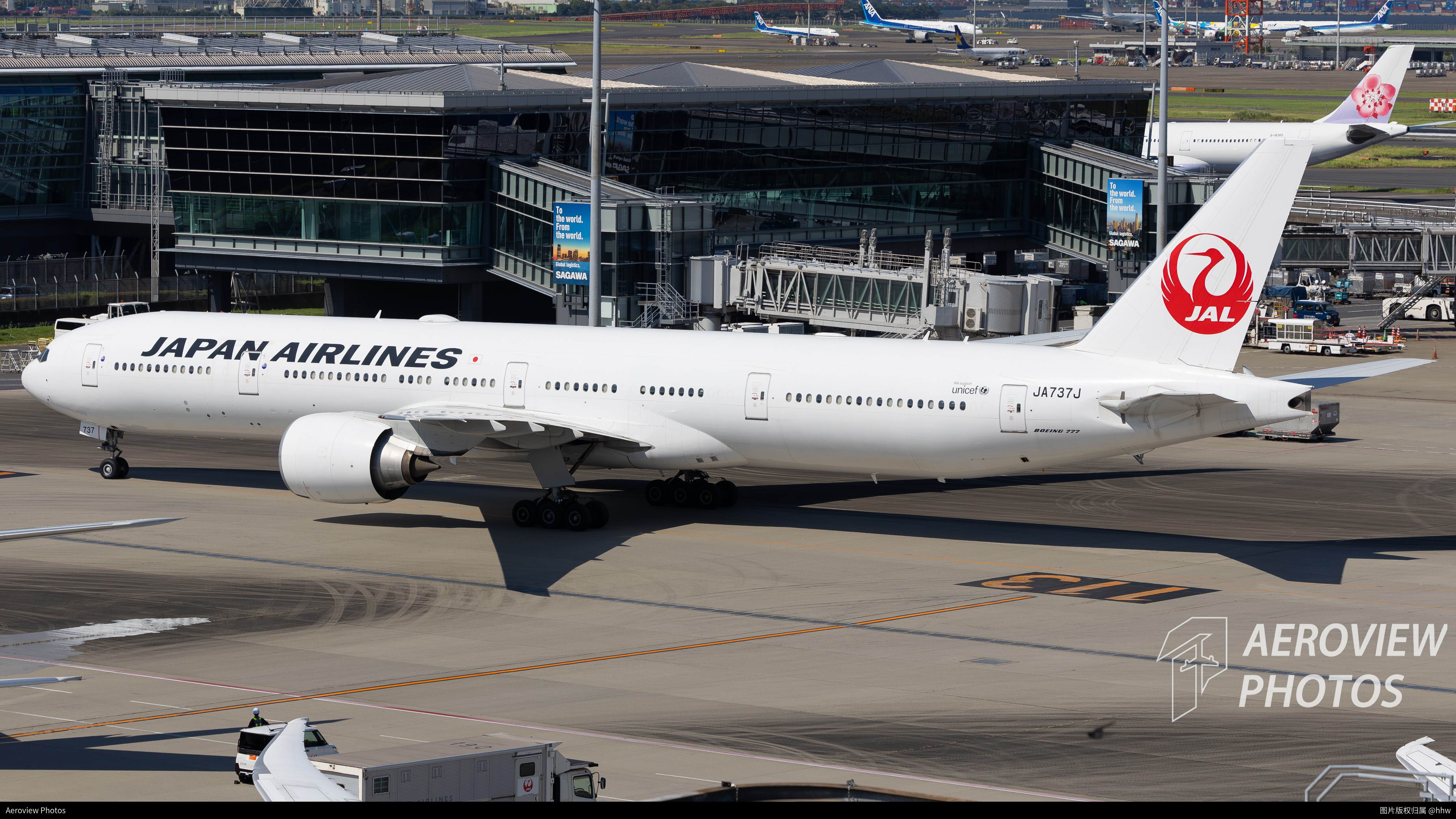 Japan Airlines Boeing 777-300ER