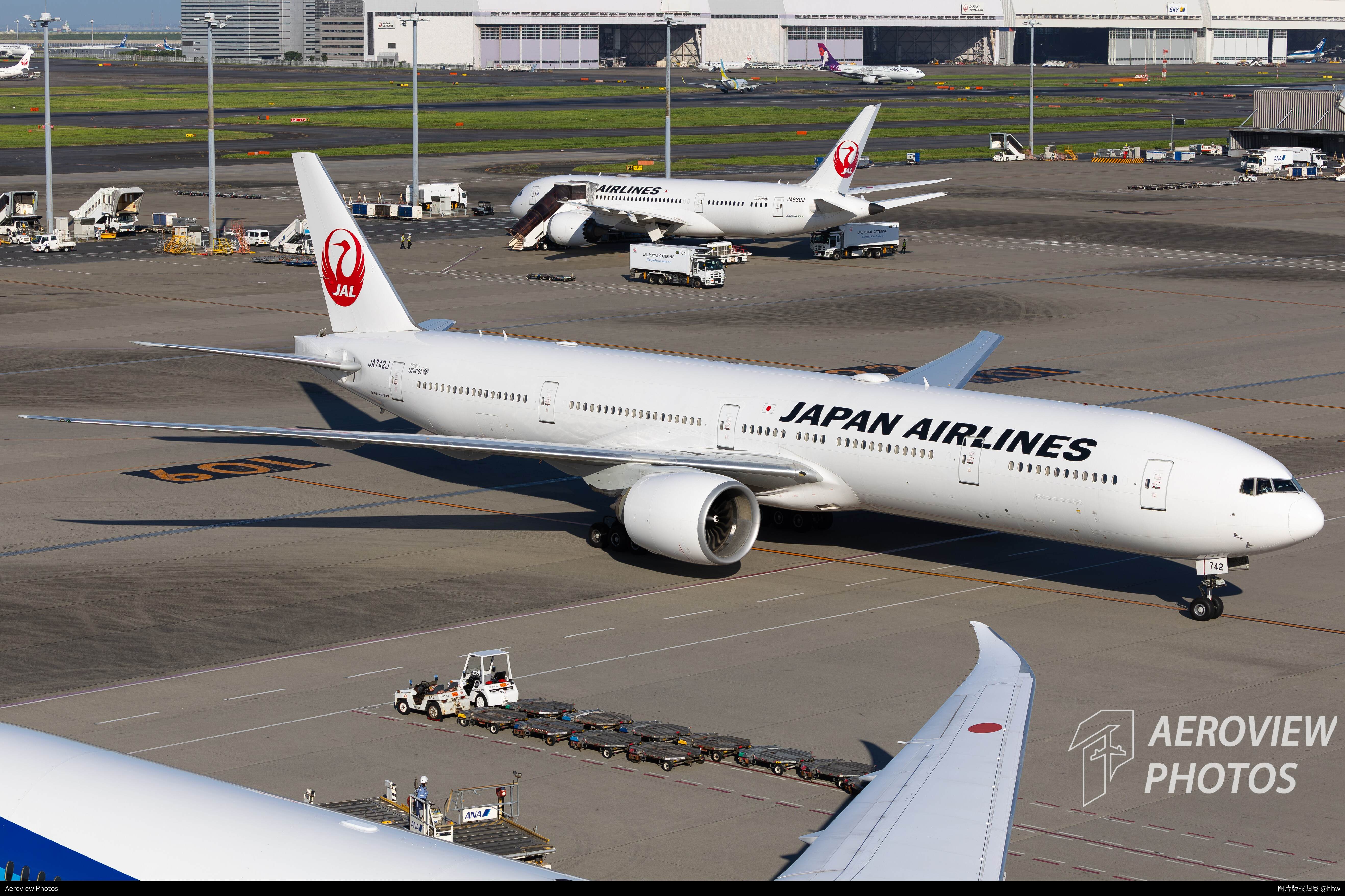 Japan Airlines Boeing 777-300ER