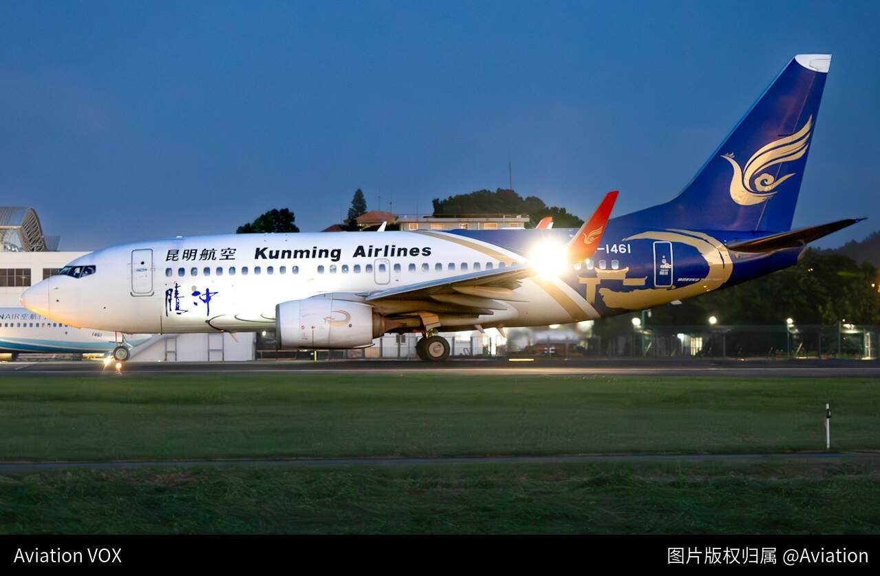 昆明航空 737-700