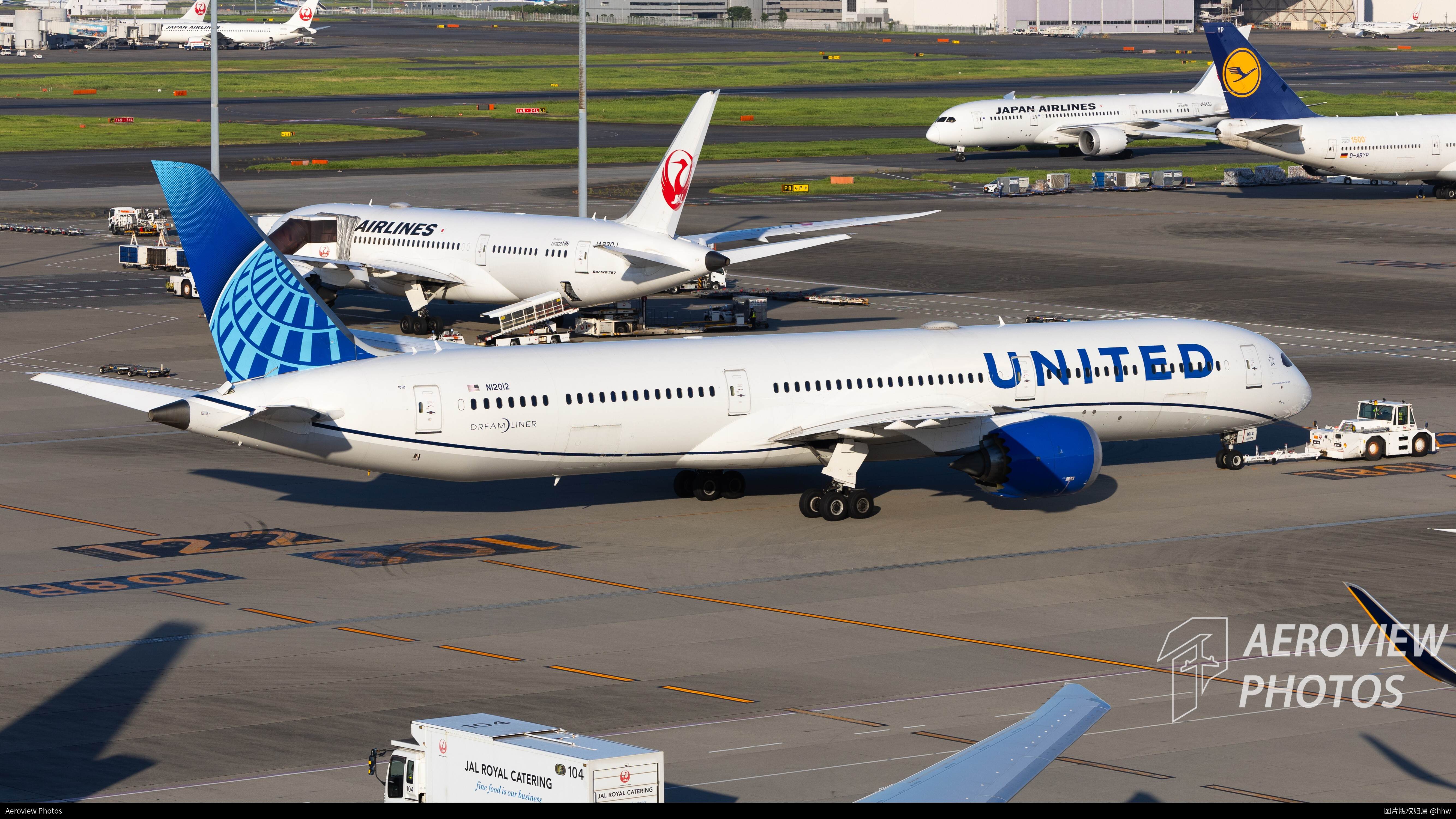 United Airlines Boeing 787-10